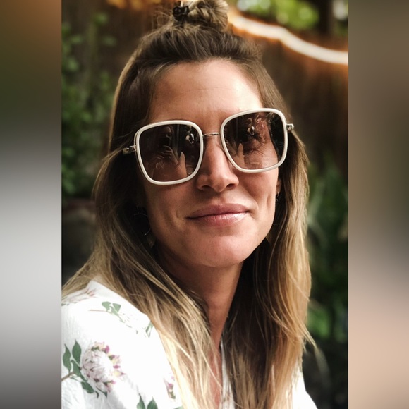 Meet your Posher, Emylee - Picture 2 of 4